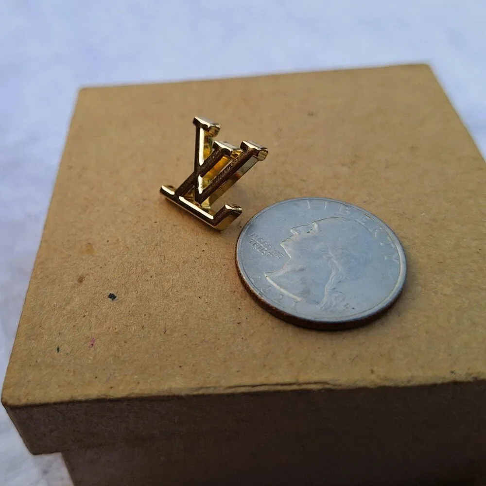Small Louis Vuitton LV Pin Gold - Picture 6 of 7